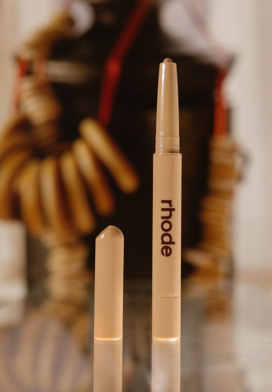 Контурирующий бальзам для губ rhode Peptide Lip Shape [Twist] 0,75г