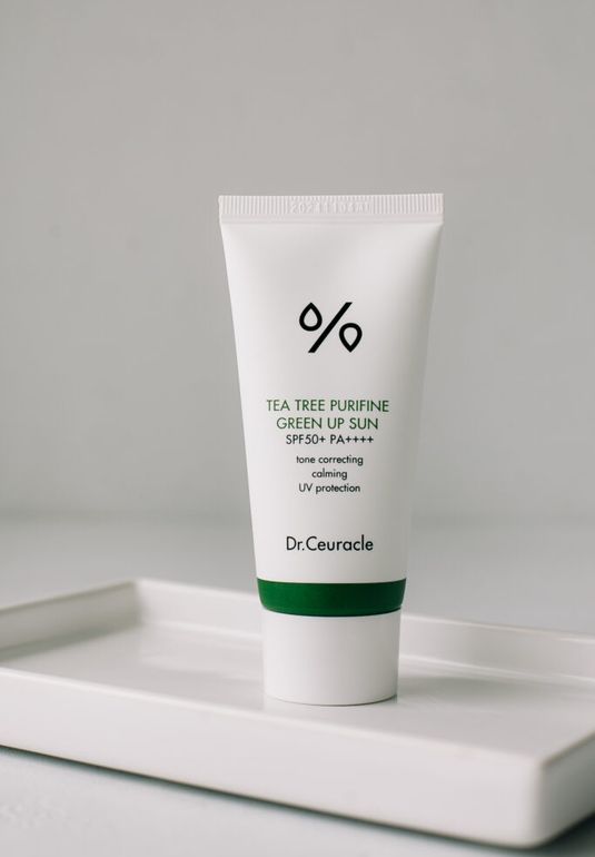 Солнцезащитный крем с чайным деревом Dr. Ceuracle Tea Tree Purifine Green Up Sun SPF50+ PA++++ 50мл