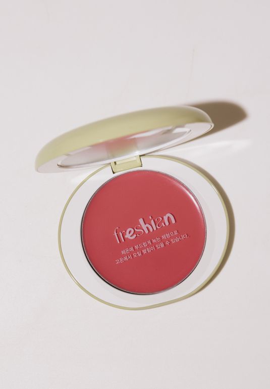 Глянцевый бальзам для губ и щек [09 Lychee] Freshian Egg Like Cream Blush Vegan 5g