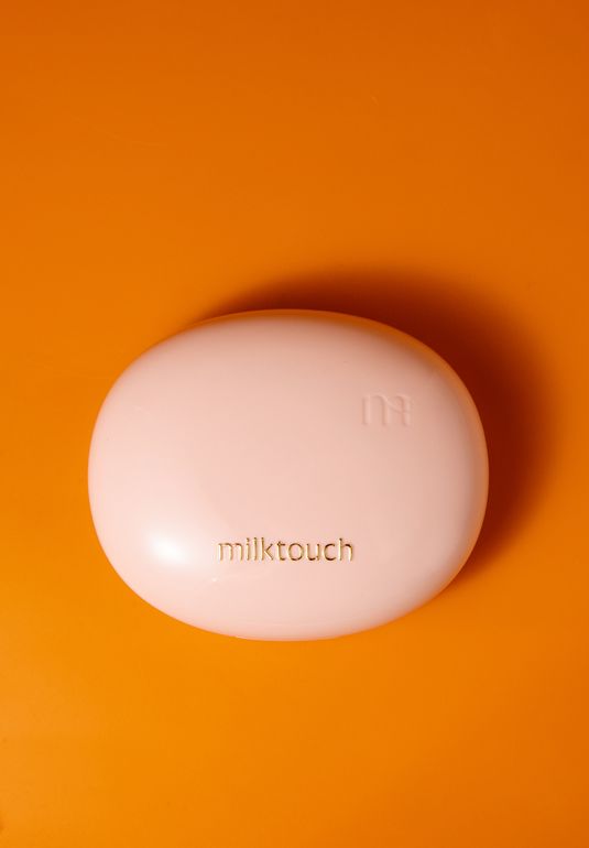 Компактное тональное средство с сияющим финишем [24N Sand Beige] milktouch All-day Skin Fit Milky Glow Cushion 15г
