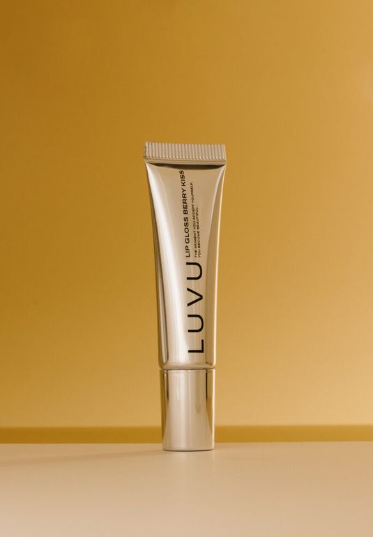 Блеск для губ с ароматом ягод LUVU Lip Balm Berry Kiss 10 ml
