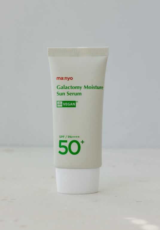 Увлажняющая солнцезащитная сыворотка Manyo Galactomy Moisture Sun Serum SPF50+ PA++++ 50ml