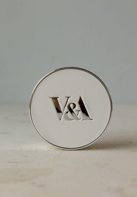 Кушон матовый [01 Светлая слоновая кость] V&A Long-Wear Cushion Foundation Matte [01 Fair Ivory] 15g