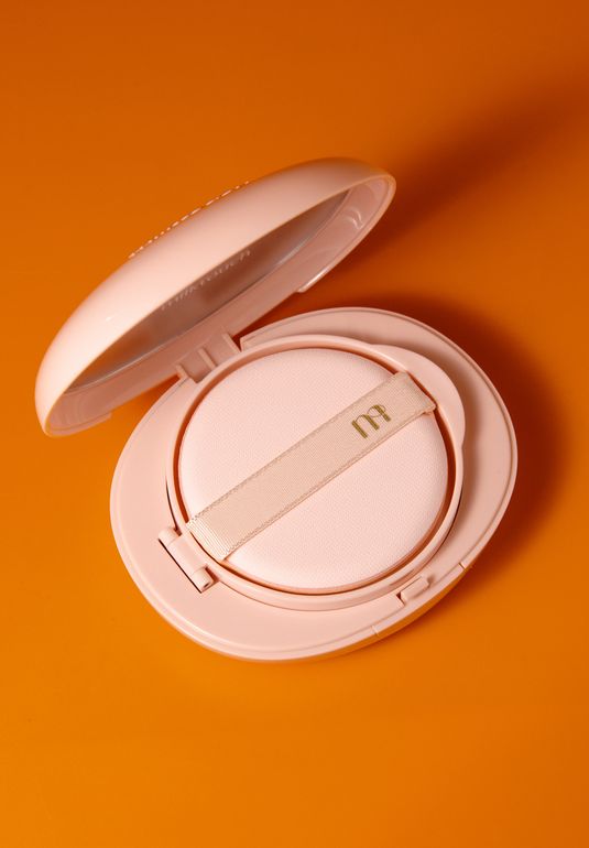 Компактное тональное средство с сияющим финишем [24W Honey] milktouch All-day Skin Fit Milky Glow Cushion 15г