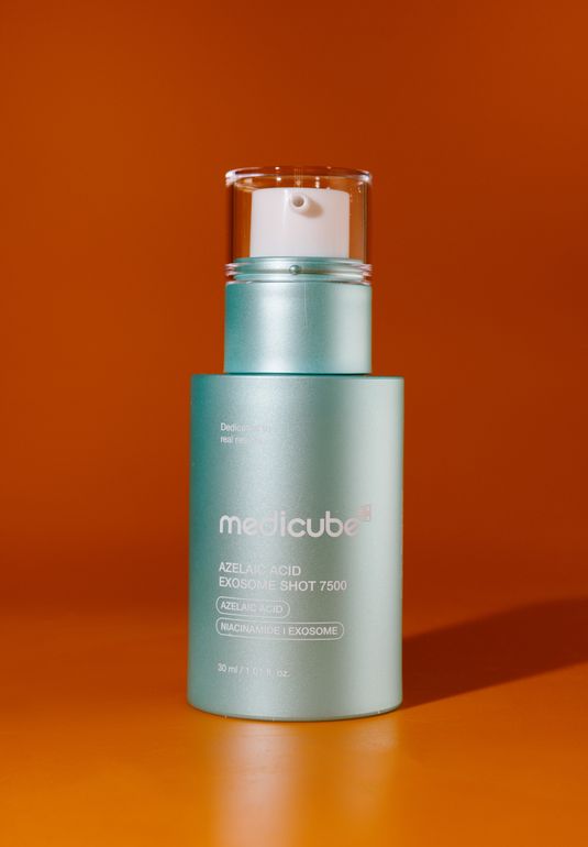Сыворотка с азелаиновой кислотой и микроиглами medicube Azelaic Acid Exosome Shot 7500 Serum 30ml