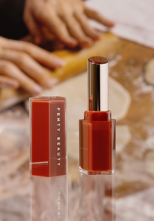 Сияющая помада Fenty Beauty Gloss Bomb Stix High-Shine Gloss Stick [Black'r Berry] 3,6г