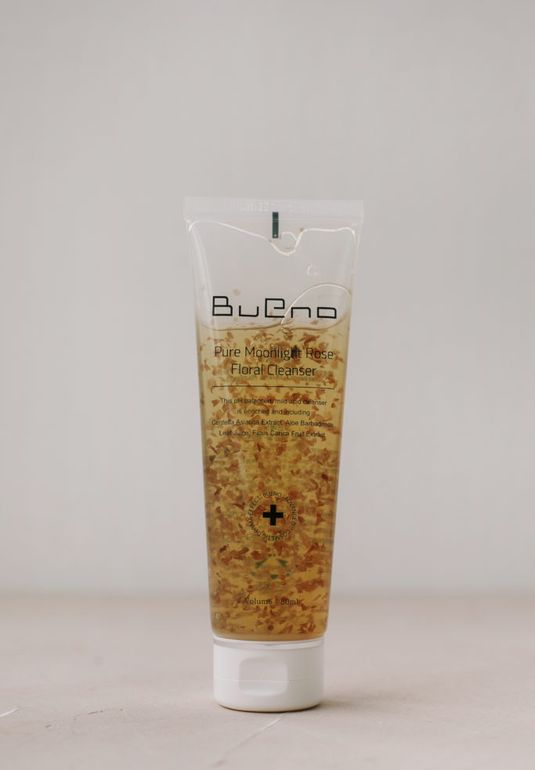 Нежнейший гель для умывания с лепестками розы Bueno Pure Moonlight Rose Floral Cleanser 80ml