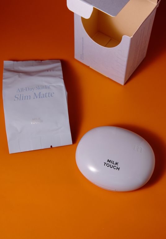 Компактное тональное средство с матовым финишем [19С Rosy Ivory] milktouch All-Day Skin Fit Slim Matte Cushion 15г+15г