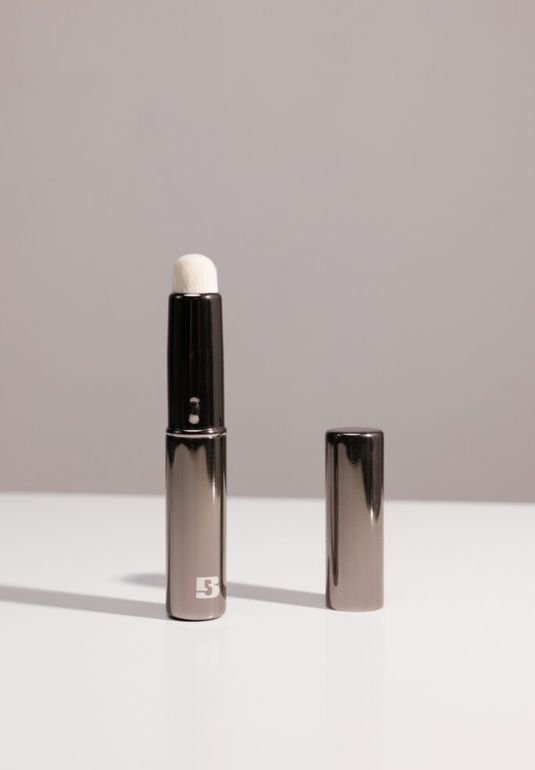 Ворсовая кисть для нанесния помады BRAYE Fingertip Lip Brush