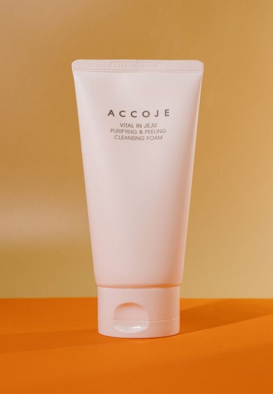 Очищающая и отшелушивающая пенка для лица ACCOJE Vital In Jeju Purifying Peeling Cleansing Foam 150 мл