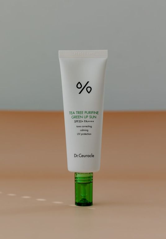 Солнцезащитный крем с чайным деревом Dr. Ceuracle Tea Tree Purifine Green Up Sun SPF50+ PA++++ 50ml NEW