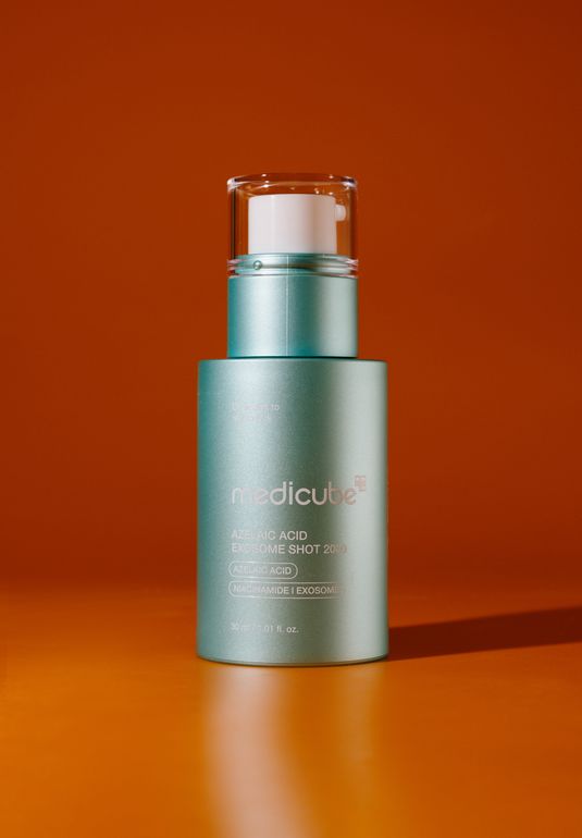 Сыворотка с азелаиновой кислотой и микроиглами medicube Azelaic Acid Exosome Shot 2000 Serum 30ml