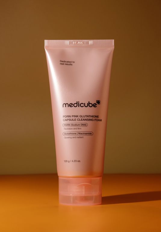 Капсульная пенка для умывания с ПДРН и глутатионом medicube PDRN Pink Glutathione Capsule Cleansing Foam 120г