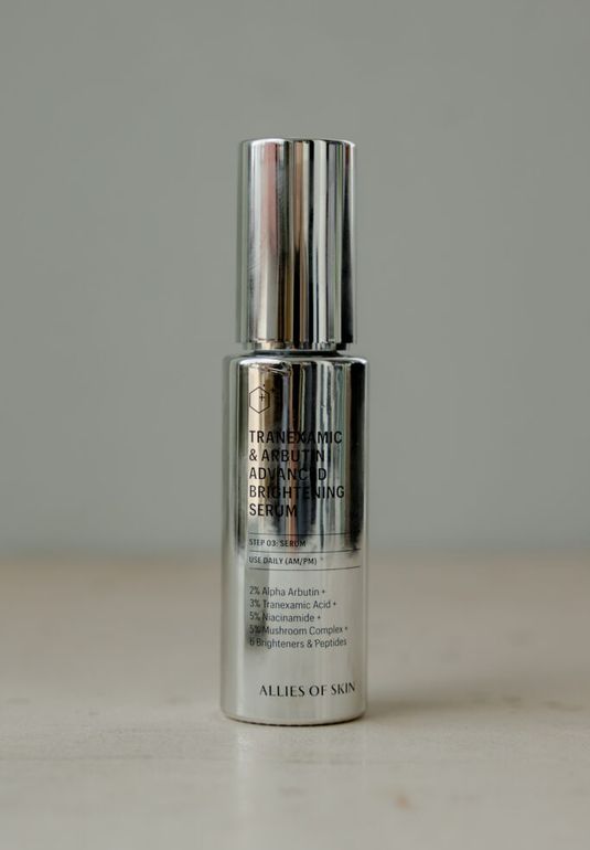 Осветляющая сыворотка с транексамовой кислотой и арбутином ALLIES OF SKIN Tranexamic & Arbutin Advanced Brightening Serum 30ml