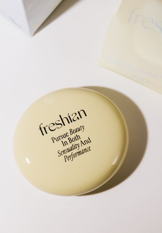 Компактное тональное средство для лица на основе пептидов №203 Freshian Egg Like Peptaserum Vegan Cushion №203 SPF30/PA++ 13г*2 