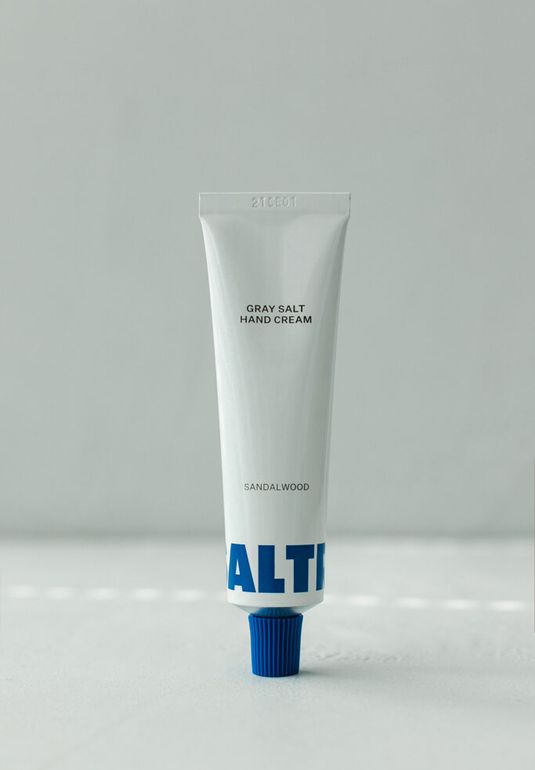 Крем для рук с серой солью Сандаловое дерево SALTRAIN Graysalt Handcream - Sandalwood 30ml