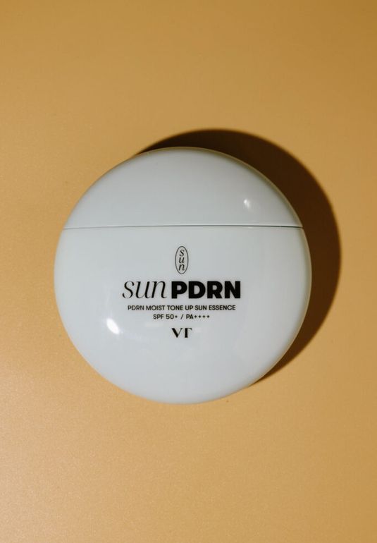 Антивозрастная солнцезащитная эссенция VT PDRN Moist Tone Up Sun Essence SPF50+ PA++++