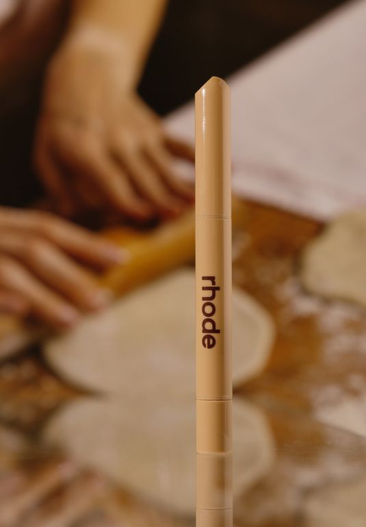 Контурирующий бальзам для губ rhode Peptide Lip Shape [Lean] 0,75г