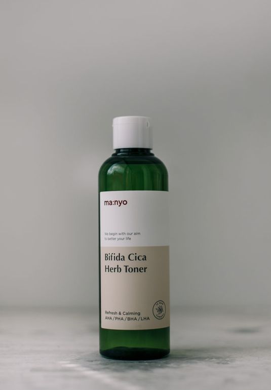 Энергетический тонер с экстрактом центеллы азиатской Manyo Bifida Cica Herb Toner 210 ml