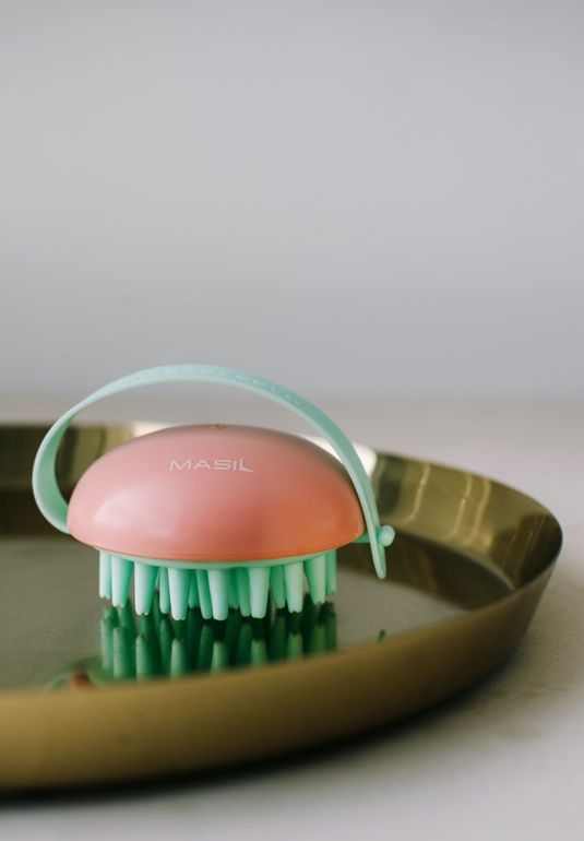 Расслабляющая щетка-массажёр для кожи головы MASIL Head Cleaning Massage Brush