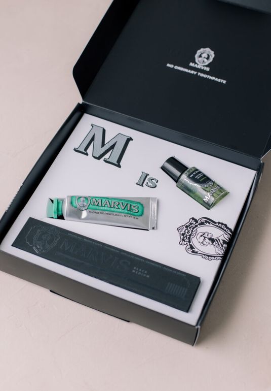 Набор для ухода за полостью рта MARVIS Toothpaste Travel Set 25 ml + 30 ml + зубная щётка