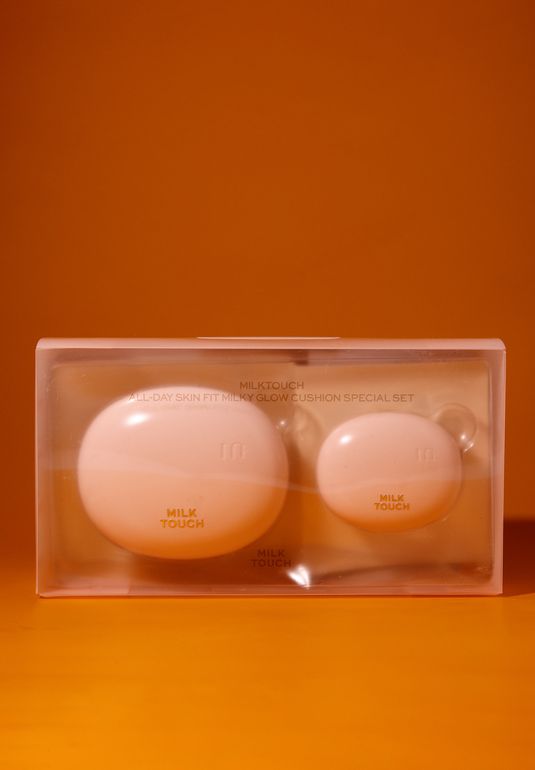 Компактное тональное средство с сияющим финишем [02 Vanilla Ivory] milktouch All-day Skin Fit Milky Glow Cushion 15г+15г+3г