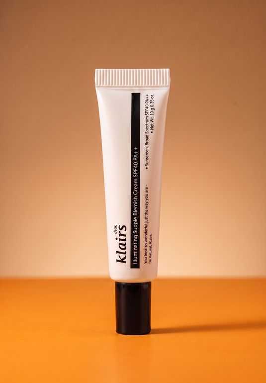 Крем с тонирующим эффектом универсального оттенка в дорожном формате KLAIRS Illuminating Supple Blemish Cream  SPF40 PA++ 10г