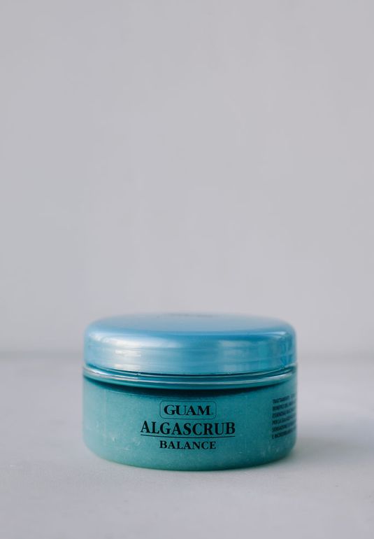 Скраб с эфирными маслами "Баланс и Восстановление" GUAM ALGASCRUB 300 мл
