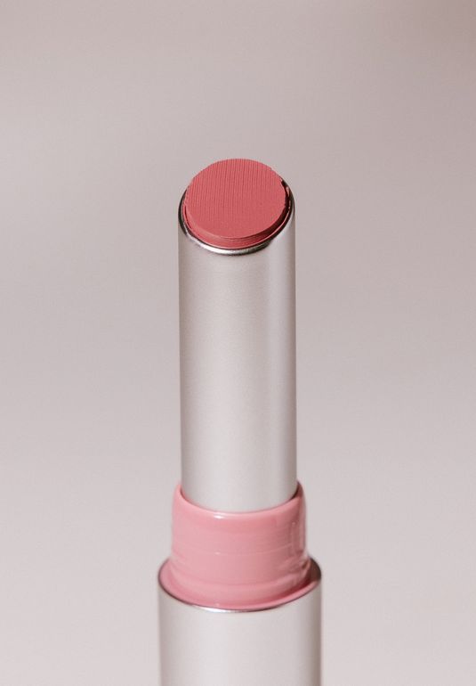 Атласная помада для губ [06 Former Lover] Arive Makeup Iconic Kiss Lipstick 2г