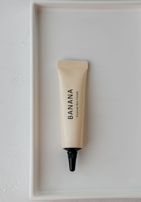 Банановый консилер для перекрытия следов усталости SHAISHAISHAI Banana Conceal Eye Cream 15ml