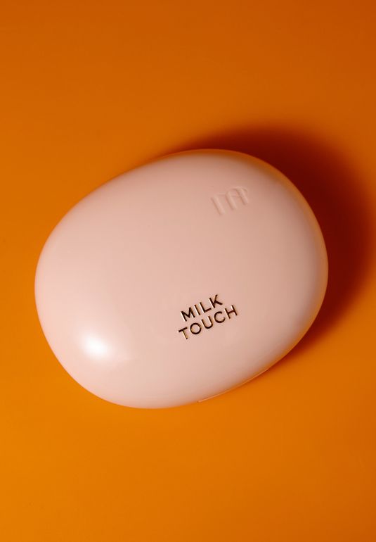 Компактное тональное средство с сияющим финишем [23N Medium Beige] milktouch All-day Skin Fit Milky Glow Cushion 15г