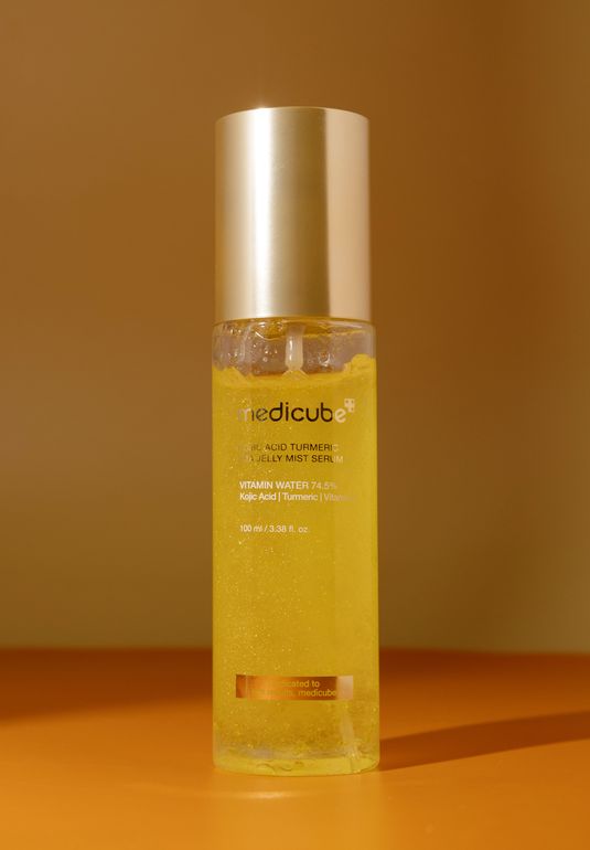 Осветляющая спрей-сыворотка с койевой кислотой medicube Kojic Acid Turmeric Vita Jelly Mist Serum 100мл
