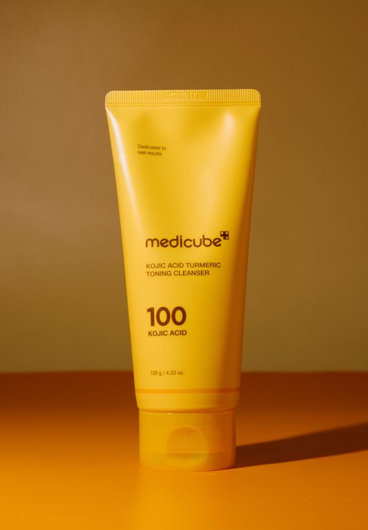 Очищающая пенка для ровного тона medicube Kojic Turmeric Toning Cleanser 120g