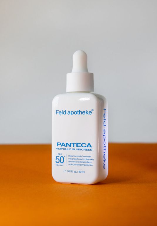 Успокаивающая солнцезащитная сыворотка  FELD APOTHEKE Dexpanthenol + Madeca Damage Care Panteca Ampoule Sunscreen SPF50+ PA++++ 30ml