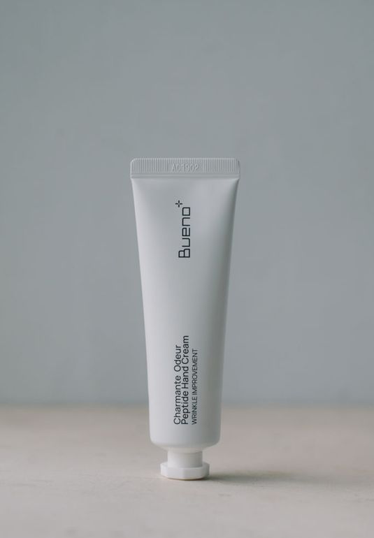 Омолаживающий крем для рук  Bueno Charmante Odeur Hand Cream 50g