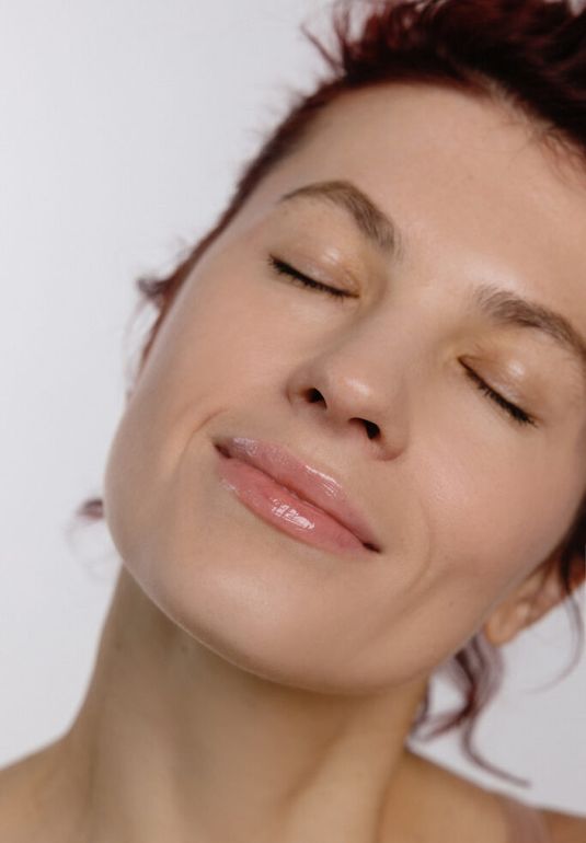 Блеск для губ MAD PEACH Glow Fit Mood Gloss [05 Dewy Peach] 3,8ml