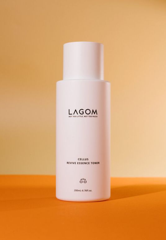 Увлажняющий тонер с запатентованным комплексом AQUALICIA®  Lagom Cellus Revive Essence Toner 200ml