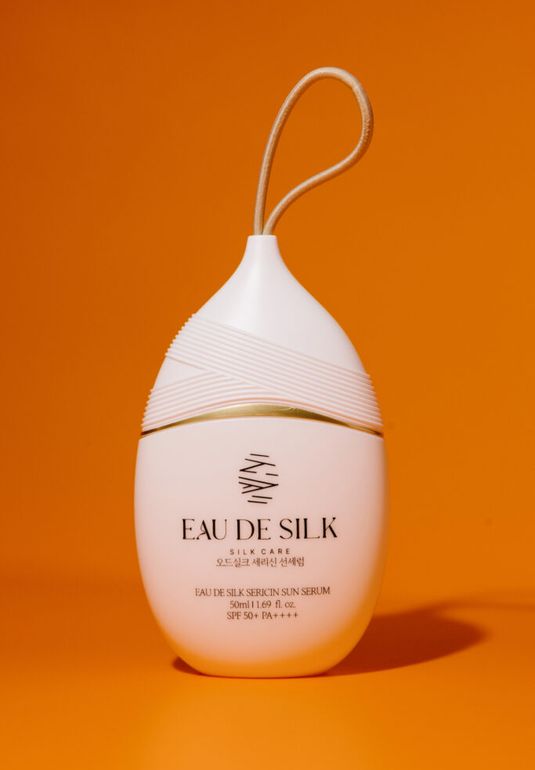 Невесомая солнцезащитная сыворотка Eau De Silk Sericin Sun Serum SPF50+ PA++++ 50ml