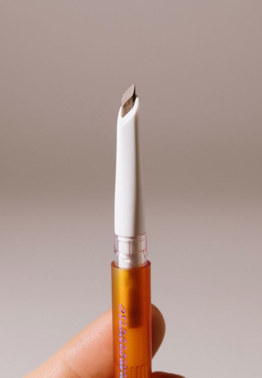 Карандаш для бровей Arive Makeup Glimmerverse Brow Defining [03 Cocoa] 0,2g