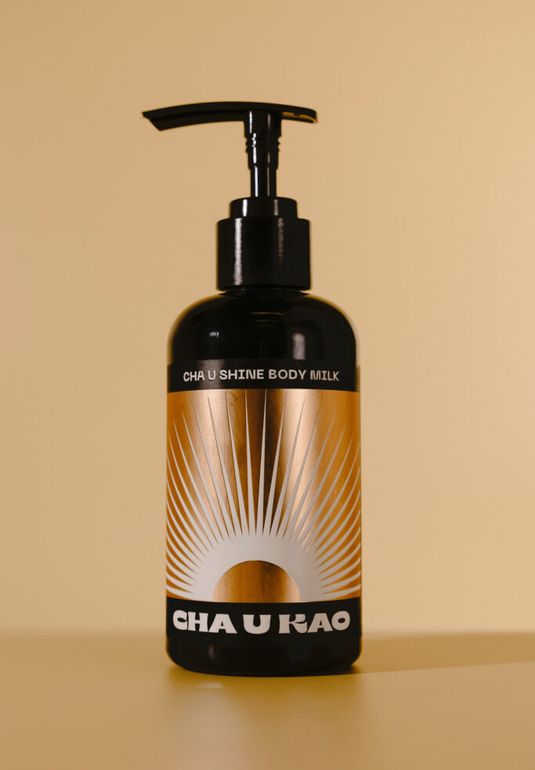 Молочко-шиммер для тела CHA U KAO SHINE BODY MILK 200 мл