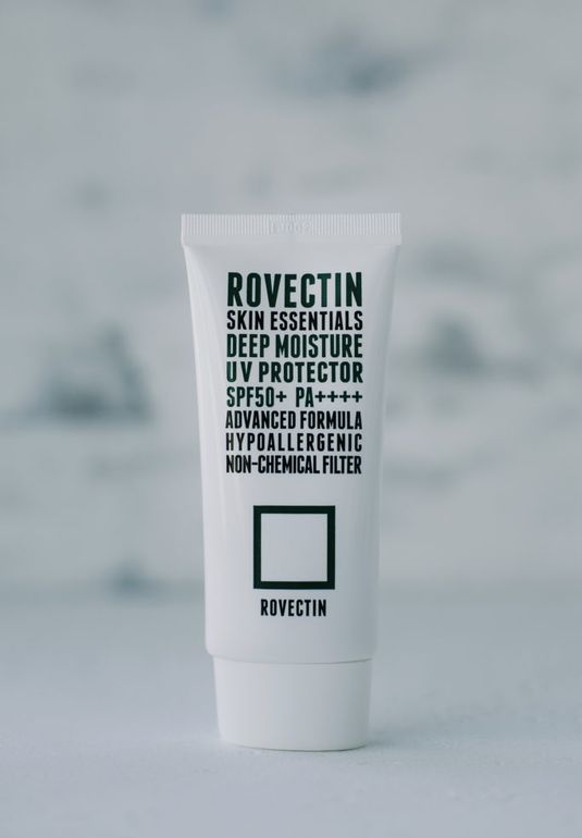 Увлажняющий санскрин на физических фильтрах ROVECTIN Skin Essentials Deep Moisture UV Protector 50ml SPF50+ PA++++ 50ml