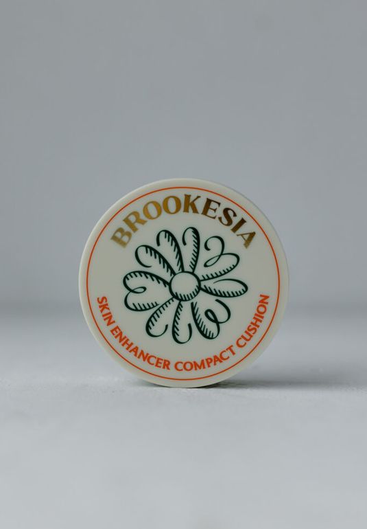 Кушон [03 Глубокий Бежевый] BROOKESIA Skin Enhancer Compact Cushion SPF 40 PA++ [03 Deep Beige]12g*2 