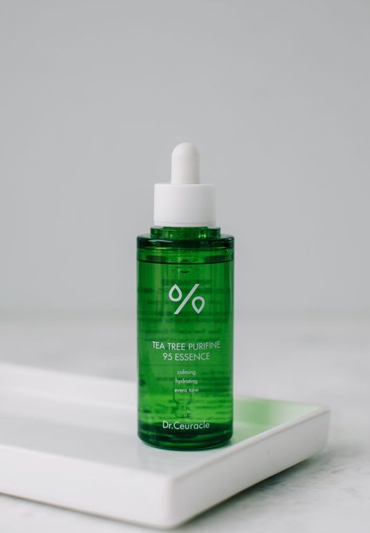 Успокаивающая эссенция-сыворотка на основе экстракта листьев чайного дерева Dr. Ceuracle Tea Tree Purifine Essence 50ml