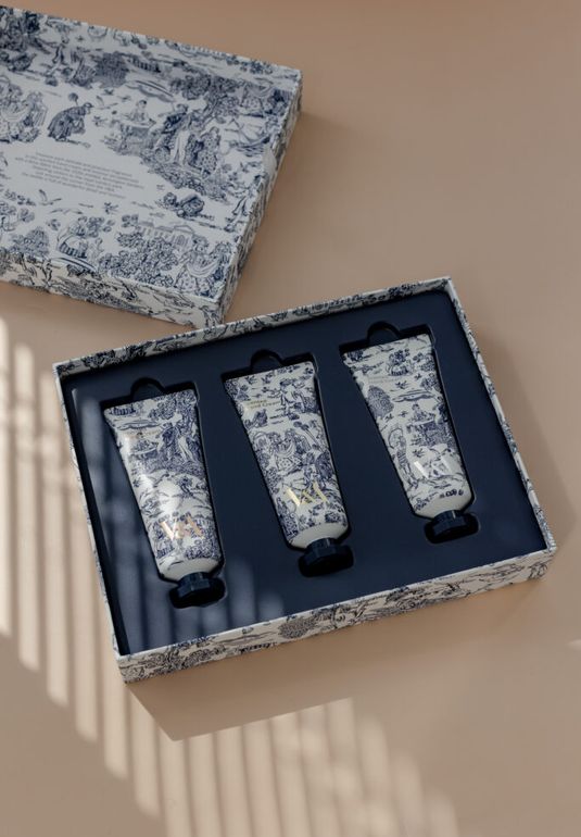 Подарочный набор с ароматизированным кремом для рук V&A Scented Hand Cream Gift Set 40ml/40ml/40ml