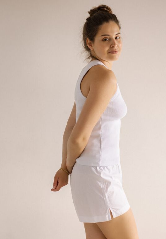 Шорты белые с разрезами "Сама собранность" - Размер L