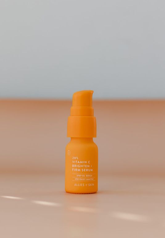 Укрепляющая, "молочковая" сыворотка с витамином С 20% ALLIES OF SKIN 20% Vitamin C Brighten + Firm Serum 8мл