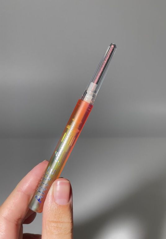 Стойкий карандаш для глаз Arive Makeup Glimmerverse Fairy Wand Multichrome Eye [01 Болотная роза/01 Swamp Rose] 0,2г