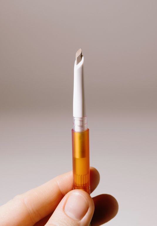 Карандаш для бровей Arive Makeup Glimmerverse Brow Defining [01 Warm Blond] 0,2g