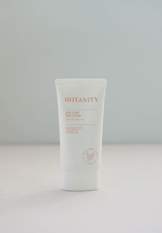 Солнцезащитный лосьон с себорегулирующим действием на основе оксида цинка BOTANITY Zinc Light Sun Lotion 50ml