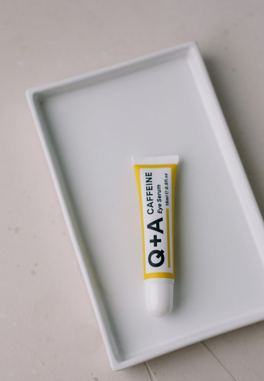 Сыворотка для области вокруг глаз с кофеином  Q+A Caffeine Eye Serum 15 мл